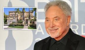 Find the perfect tom jones wife stock photos and editorial news pictures from getty images. Tom Jones Traded 6 5million La Home Decorated By Late Wife For London Flat See Inside Amed Post