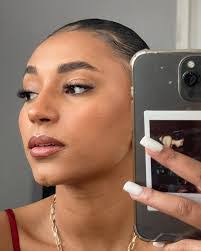 Robyn Galloway's Instagram, Twitter & Facebook