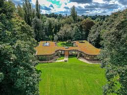 600m2 Of Sky Garden Sedum Blanket Looking Glorious On This Grand Designs Project In South Herts Uk Grand Designs Green Roof Renting A House