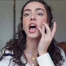 Kina Davis's Instagram, Twitter & Facebook