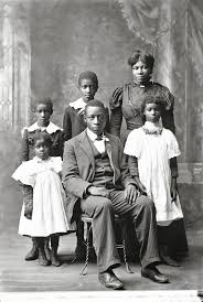 Black And White Family Photos Old Vintage Images Of African American Families We Love Black Southern Belle In 2020 African American Family African American History Black History