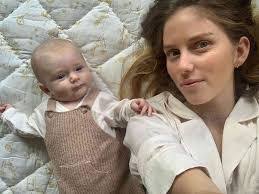 Rae Scott's Instagram, Twitter & Facebook