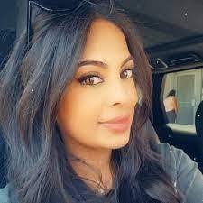 Elise Ramsden's Instagram, Twitter & Facebook