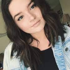 Holly Acree's Instagram, Twitter & Facebook