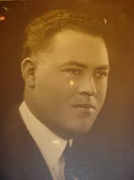 Dejean Smith's Instagram, Twitter & Facebook