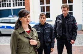 Maxim mehmet, sophie dal, theresa underberg and others. Friesland Asche Zu Asche Filmkritik Film Tv Spielfilm