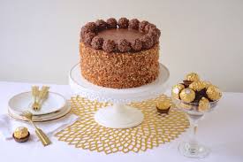 Parfait Gateau Ferrero Rocher Avec Son Croustillant Praline Et Son Glacage Mascarpone Au Nutella Le Gat Gateau Ferrero Rocher Gateau Chocolat Gateau Savoureux