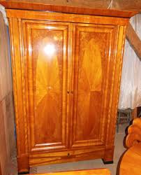 Das warme holz sorgt für eine angenehme atmosphäre und setzt stilvolle akzente in ihrem zuhause. Biedermeier Schrank Kirschbaum Schrank Biedermeier Wien Um 1850