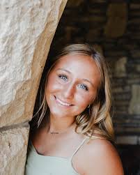 Ava Grace:) • • • #seniorportraits #seniorpictures #seniorphotos  #seniorphotographer #seniorphotography