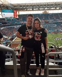 Mit einem augenzwinkern und einem schmutzigen sager teilt designerin marina hoermanseder die frohe botschaft: Verlobungsverbot Fur Den Freund Von Marina Hoermanseder Promiflash De