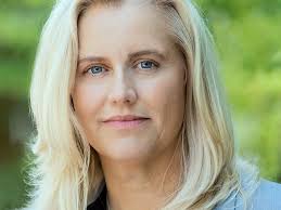 Melissa Rowe's Instagram, Twitter & Facebook