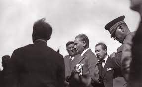 Mustafa bıyık kimdir, hayatı ve biyografisi. Ataturk Tevfik Biyiklioglu Ve Rusuhi Savasci Mustafakemalim
