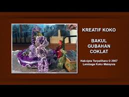 Video ini memaparkan gubahan hantaran coklat kahwin / tunang berbentukkan sebuah rumah yang unik dan simple. Kreatif Koko Bakul Gubahan Coklat Youtube