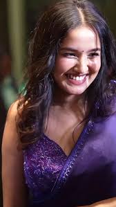 anikhasurendran #Anikha #viswasam