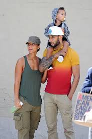 Alicia keys and swizz beatz have two kids, egypt and genesis, together. Alicia Keys Alicia Keys Photos Zimbio