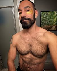 It's been a week! Daddy's tierrrd! 🤪 G'night & hopefully it's a great week  coming up! 🤞🏼🤞🏼🤞🏼 #djrolandbelmares #tease #postgym #instagay  #instagayman #instagood #zaddy #gayfitness #gaydaddy #gaymuscle  #mensphysique #muscleup #hairyscruffhomo ...