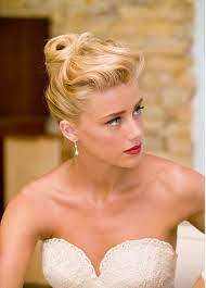 Epingle Par Merel Sur Events Coiffure Mi Long Chignon Moyen Beaute Blonde