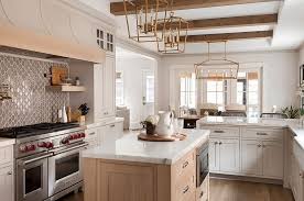 Shop from the world's largest selection and best deals for oak farmhouse kitchen home furniture. Hot Trends 20 Best Farmhouse Style Kitchens In White And Wood