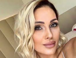 Lei forse è denise esposito,. Anna Tatangelo Chi E Il Suo Nuovo Fidanzato Livio Cori Eta Carriera Vita Privata Controcopertina Com
