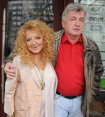 Piotr igor ikonowicz (polish pronunciation: Piotr Ikonowicz Zyje W Trudnych Warunkach