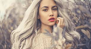 Choisissez pour cela une nuance d'un ton inférieur à votre ancienne couleur naturelle. Comment Se Teindre Les Cheveux En Blanc Cosmopolitan Fr