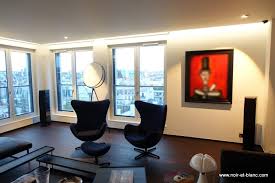 Ou un salon inclus avec la chaine hifi btm2310/12 : Hifi High End Et Design L Integration Discrete D Une Chaine Hifi Dans Un Salon Parisien Noir Et Blanc