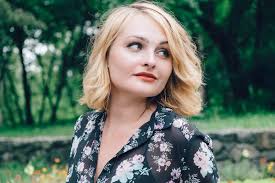 Coupe de cheveux pour visage rond. Quelle Coiffure Ou Coupe De Cheveux Pour Un Visage Carre
