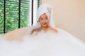 Baru setelah melewati kamar mandi pembantu ada yang special di sana. Fenomena Cewek Lama Saat Mandi Kenapa Sih