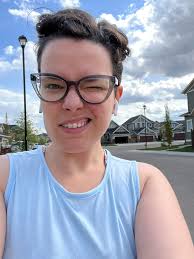 Linds (she/her) (@yklindsay)