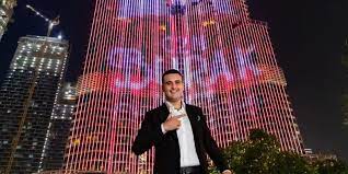 For the uninitiated czn burak is a social media sensation who has gained unprecedented popularity in recent years for his cheeky grin, xxxl food portions, and a dining experience representing the very definition of dinner and a show. ÙŠØ¹Ø§Ø¯ ÙØªØ­ Czn Burak Dubai Ø§Ù„ÙŠÙˆÙ… Ø¨Ø¹Ø¯ Ø¥ØºÙ„Ø§Ù‚Ù‡ Ø¨Ø³Ø¨Ø¨ Ø§Ù†ØªÙ‡Ø§Ùƒ Ù‚ÙˆØ§Ø¹Ø¯ Covid 19 Emirates Woman Arabiya