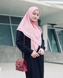 Check spelling or type a new query. 7 Warna Hijab Yang Cocok Untuk Baju Hitam Polos Anda Womantalk