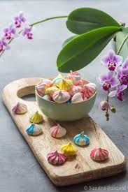 Mini Meringues Colorees Recette En 2020 Recette Dessert Facile Mini Meringue Meringue
