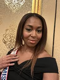 Davina Perry's Instagram, Twitter & Facebook