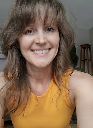 Hi I'm Hannah I'm a personal trainer, nutrition and wellbeing coach  specialising in mental, physical and women's health. I've just launched an  awesome platform, which gives accountability and focus to your health