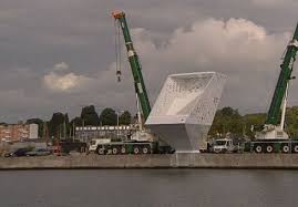 Kaskader Af Gront Pryder Nyt Bolig Og Erhvervsbyggeri I Aarhus Aarhus Villa Golden Gate Bridge