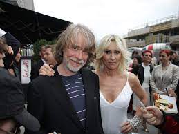 Johanna (1980), farina (1982), niels (1982), henri (2001), frieda (2007) und charly (2010) gehören zu seiner rasselbande. Premiere Des Films Ohne Gnade Qiez