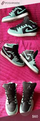 Euc Nike Air Jordan 1 Size 5 Youth But According To The Size Chart Can Be Converted Into A Women S 6 5 Condition Eu Clothes Design Black Nikes Fashion Design