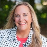 Suzanne Winn's Instagram, Twitter & Facebook