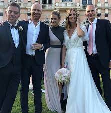 Cuore della rivista dedicata al wedding e alla moda bridal, infatti, è un'ampissima sezione dedicata proprio ai brand di abiti da sposa che, con i loro vestiti e le loro linee, raccontano le donne. Abiti Da Sposa Delle Star Ecco Tutti Quelli Che Ci Hanno Fatto Sognare
