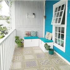Memiliki balkon mungil tidak lantas menghambat kita untuk mendesain balkon rumah dengan suasana yang nyaman. Kumpulan Desain Balkon Multifungsi Untuk Rumah Minimalis Modern Homeshabby Com Design Home Plans Home Decorating And Interior Design