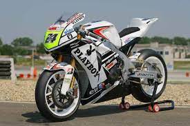 Pin By Kapt N Hook On Bike S Honda Fireblade Honda Bike Racers