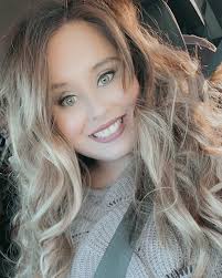 Hannah Gilreath's Instagram, Twitter & Facebook