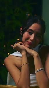 Start your story with beautifully crafted diamond jewellery. White gold or  yellow gold, which will you choose?