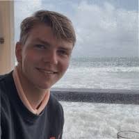 Ik ben afgestudeerd! Gisteren heb ik mijn bachelor Facility Management  afgerond. Ik wil Bryan Rosiek MSc EMA, Vince Haak en Wovar graag bedanken  voor de kans die ze mij hebben geboden om