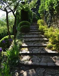 La louve meaning 'she wolf' was created by nicole de vesian, a fabric designer, stylist for hermes and later in life a remarkable plantswoman. 77 Nicole De Vesian Ideen Garten Mediterraner Garten Formaler Garten