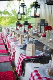 Hochzeit Tischdeko Mit Roten Elementen Tischdekoration Hochzeit Im Landhausstil Bauernhochzeit