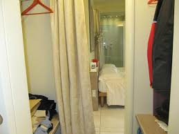 La cabina armadio ha ormai sostituito il tradizionale armadio guardaroba, soprattutto per soddisfare esigenze di spazio e luminosit�. Cabina Armadio Picture Of Spazio Bianco Ivrea Tripadvisor