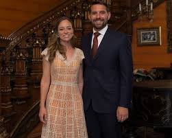 Printul nicolae, al treilea in ordinea succesiunii dinastice la tronul romaniei, acorda un interviu pentru prima data in viata. PrinÈul Nicolae Al Romaniei Si SoÅ£ia Sa Alina PrezenÈi La Alba Iulia De Ziua NaÈionalÄ A Romaniei AlÄturi De Ei Va Fi Èi Indrei RaÈiu Fiul Omului Politic Ion RaÈiu Ziarul