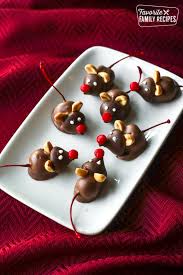 Douceurs De Noel De Mignonnes Souris Cerise Et Chocolat Desserts Ma Fourchette Christmas Cooking Christmas Snacks Chocolate Covered Cherries