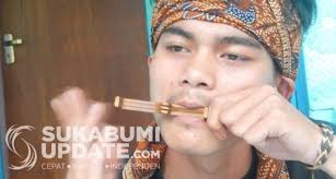 Komposisi esemble dari arumba sendiri terdiri dari angkung solo, gambang melodi, gambang pengiring, bass lodong, dan juga gendang. 10 Alat Musik Tradisional Sunda Ini Mulai Populer Di Kalangan Muda Sukabumi